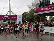 Start des München Marathon 2017, Gruppe 4 (Foto: Martin Schmitz)